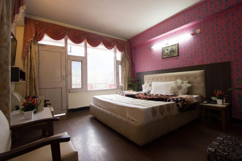 Utsav Hotel Manali  Bagian luar foto