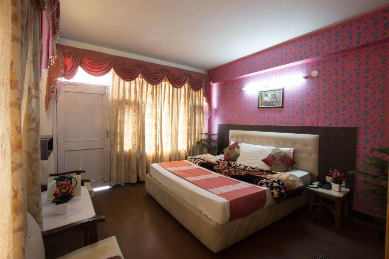 Utsav Hotel Manali  Bagian luar foto